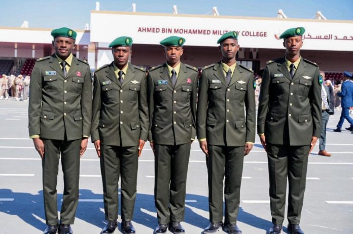 Abasirikare batanu ba RDF basoje amasomo