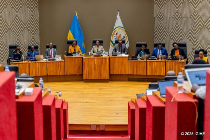 Abatwara ibinyabiziga basabwa guhagarara iyo bahagaritswe n inzego z umutekano mu rwego rwo kurengera umutekano wo mu muhanda