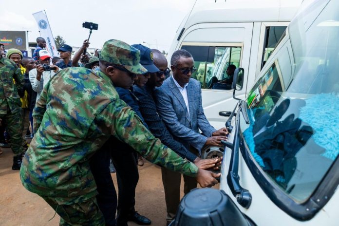 Abayobozi batandukanye bitabiriye ubukangurambaga bwa 'Turindane Tugereyo Amahoro' Polisi y’u Rwanda ikangurira kwirinda impanuka 14 zabaye mu Burasirazuba bw’u Rwanda mu minsi mikuru