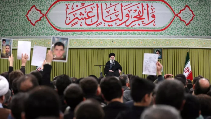 Ayatollah wa Iran aburiye Amerika ku ntambara kuri Iran, avuga ko yaba intambara y’Akarere kose.