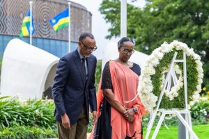 Perezida Kagame na Madamu Jeannette Kagame bunamiye Intwari&hellip;